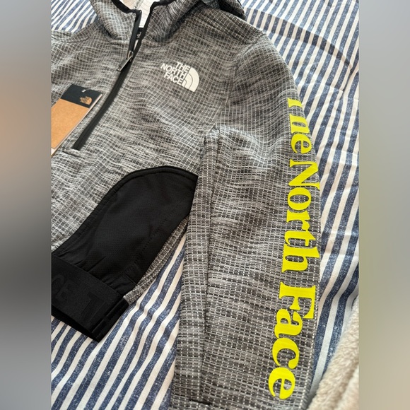 The North Face Kids Black and Gray Jacket - Picture 7 of 13